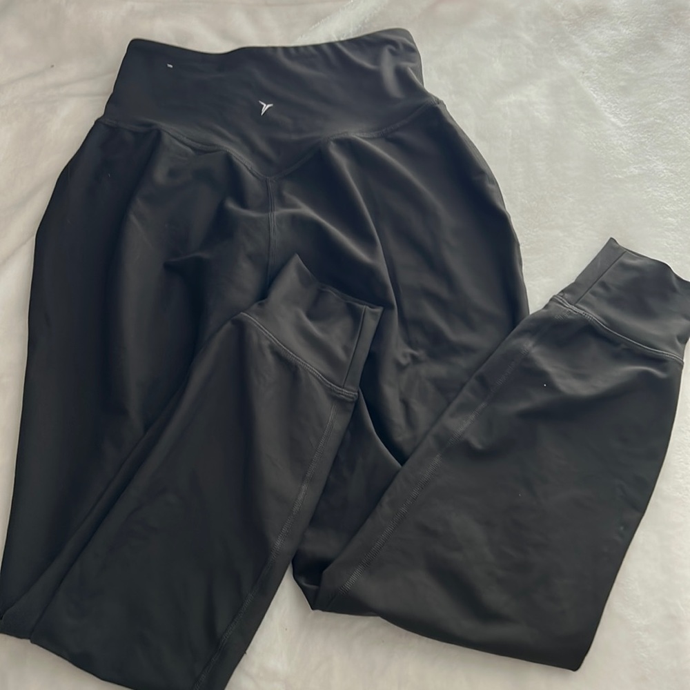 size s Old Navy dark green power soft joggers. Barley worn